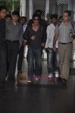 Shahrukh Khan & family return from london in Mumbai Airport  on 14th July 2011 (16).JPG